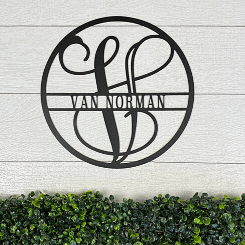 Circle Vine Monogram and Family Name - 14.5